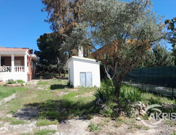 CHALET INDEPENDIENTE EN MENTRIDA PARA REFORMAR