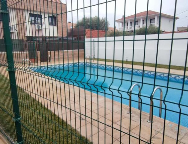 Chalet en comunidad privada con piscina