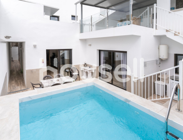 House-Villa For sell in Adeje in Santa Cruz de Tenerife 