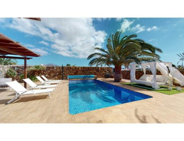 Casa-Chalet en Venta en Playa Blanca (Lanzarote) Las Palmas Ref: PB 8150 FX