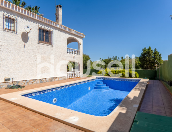 Chalet en venta de 260 m² Calle Azucenas, 03189 Orihuela Costa (Alacant)