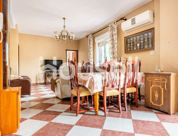 Casa en venta de 235 m² Calle Ramón de Galíndez, 41900 Camas (Sevilla)