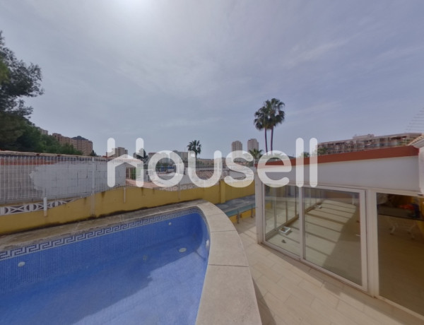 Espectacular chalet pareado de 340m², de superficie con una parcela de 60 m²en   Avenida Las Mimosas, 03509 Benidorm (Alacant)