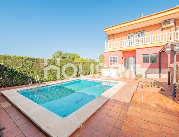 House-Villa For sell in Dos Hermanas in Sevilla 