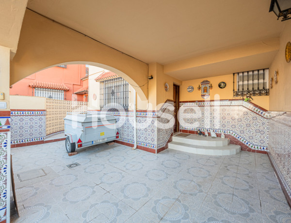 Chalet adosado en venta de 188 m² Calle Rossano, 41089 Dos Hermanas (Sevilla)