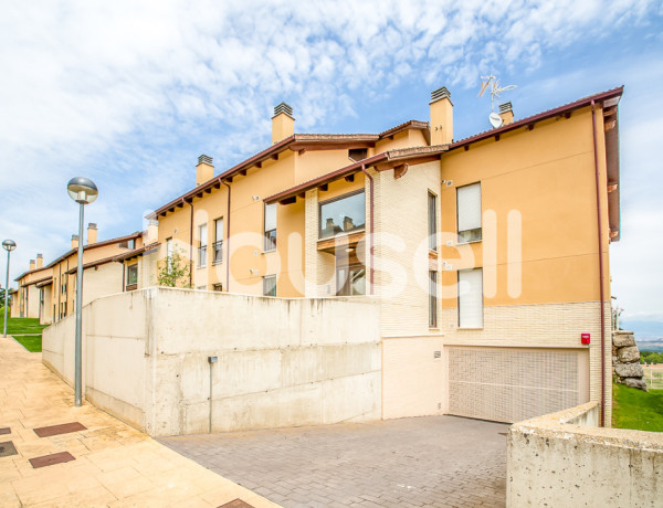 Amplio dúplex de 207 m² en Calle los Pinos , 26376 Sojuela (La Rioja)