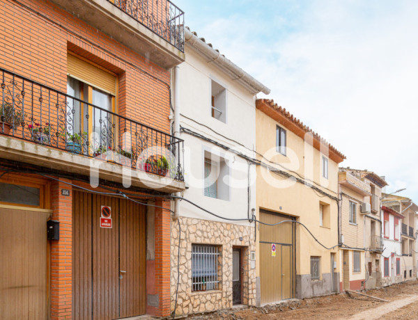 Gran casa rústica de 304 m² de superficie y 304 m² de parcela situada en Calle Medio, 50780 Sástago (Zaragoza)