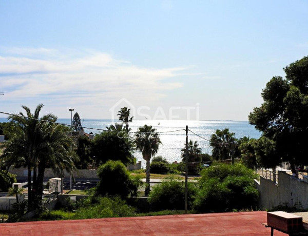 GENUINA VILLA CON VISTAS AL MAR EN ZONA EXCLUSIVA.