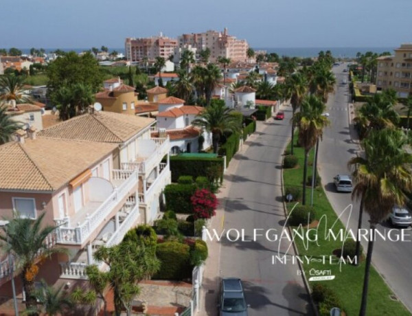 Oliva Nova – Se vende espaciosa casa dúplex pareada a pocos pasos de la playa