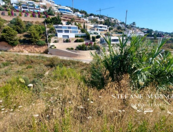 En venta solar urbano de 1350m2 en urbanización de lujo entre Calpe y Moraira