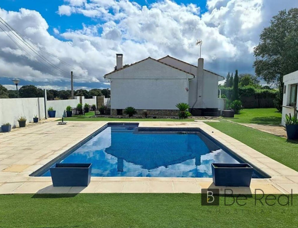 CHALET EN VENTA CON PISCINA, JARDÍN Y LAS MEJORES VISTAS DE LA RAYA DEL PALANCAR (VILLANUEVA DE LA CAÑADA)