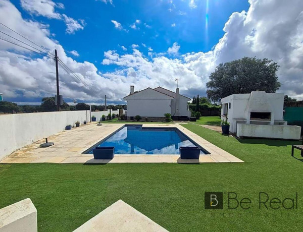 CHALET EN VENTA CON PISCINA, JARDÍN Y LAS MEJORES VISTAS DE LA RAYA DEL PALANCAR (VILLANUEVA DE LA CAÑADA)