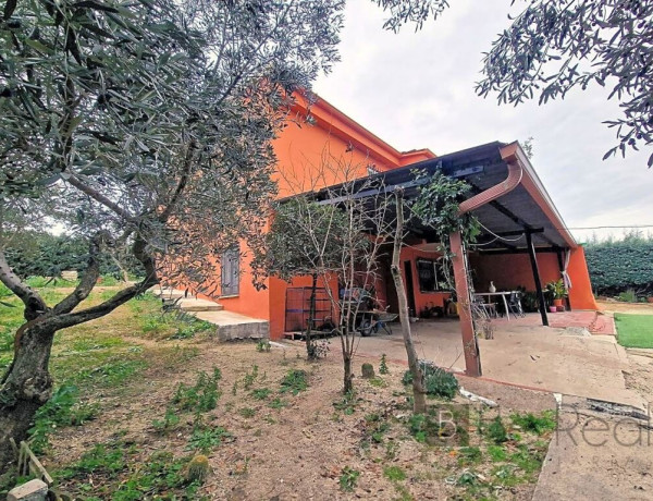 CHALET INDEPENDIENTE DENTRO DE 1,6 HECTÁREAS DE TERRENO RÚSTICO EN VILLANUEVA DE LA CAÑADA (MADRID).