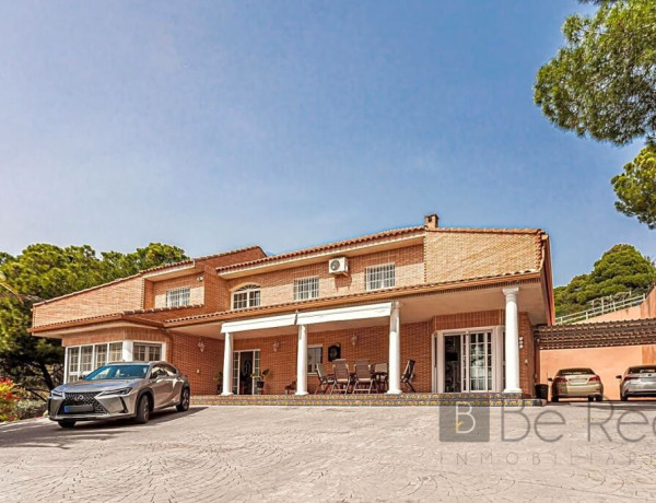 House-Villa For sell in Valdemorillo in Madrid 