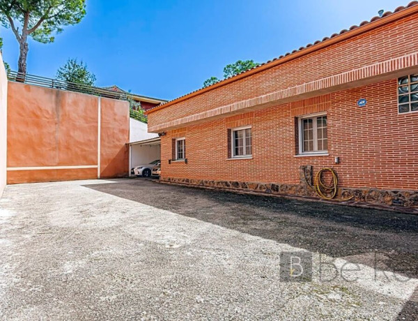 House-Villa For sell in Valdemorillo in Madrid 