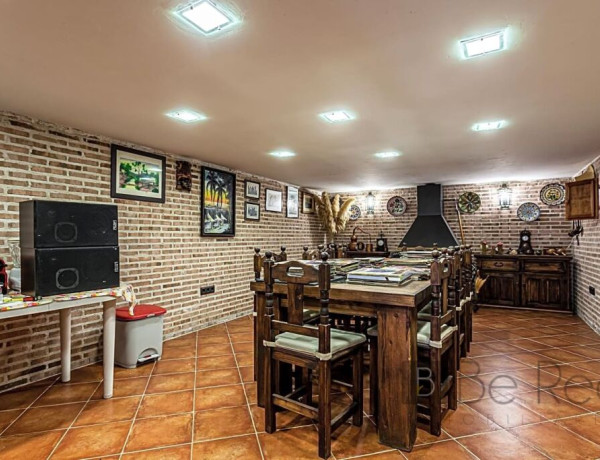 House-Villa For sell in Valdemorillo in Madrid 