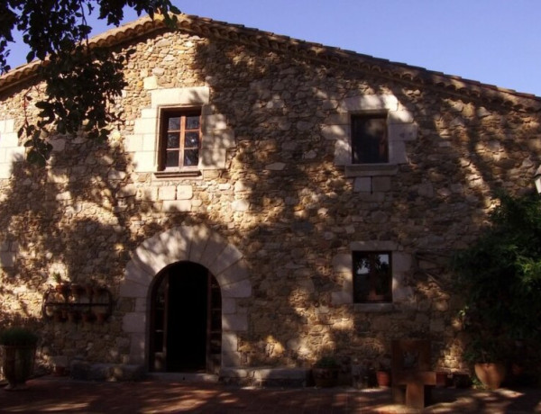 Preciosa Masía del siglo XVII rodeada de bosque en el corazón del Montnegre