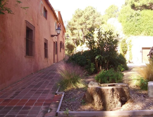 Preciosa Masía del siglo XVII rodeada de bosque en el corazón del Montnegre