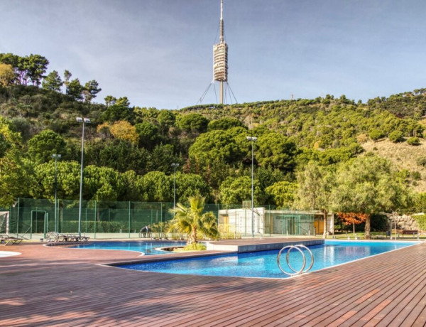 Espectacular casa de 585m2 aprox. con jardín y pisicna en lujoso complejo Torre Vilana