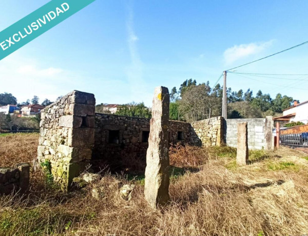 Edificaciones para restaurar en el lugar de A Grixa.