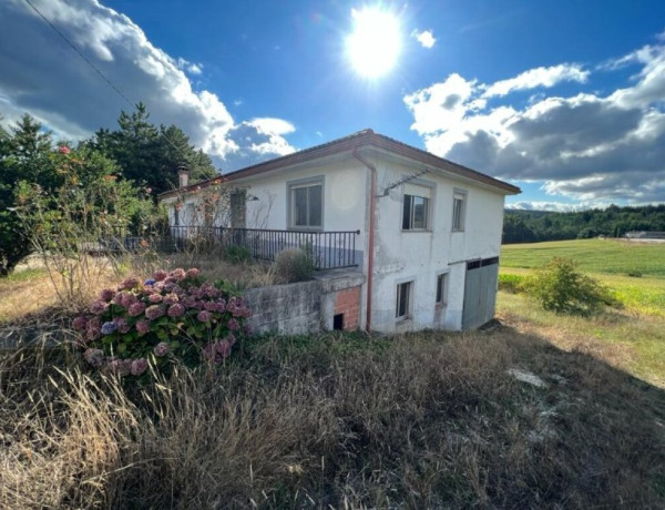 OPORTUNIDAD!!! CASA de 6 dormitorios y 2 baños a la venta a 15 minutos de Santiago de Compostela