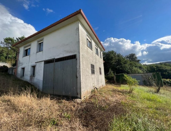 OPORTUNIDAD!!! CASA de 6 dormitorios y 2 baños a la venta a 15 minutos de Santiago de Compostela