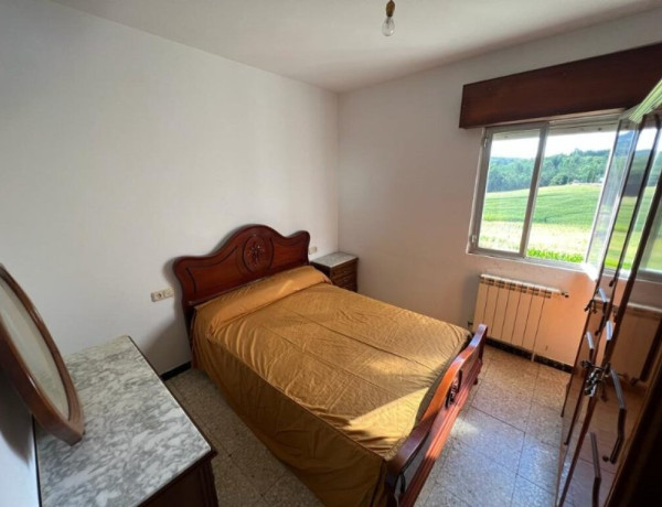 OPORTUNIDAD!!! CASA de 6 dormitorios y 2 baños a la venta a 15 minutos de Santiago de Compostela