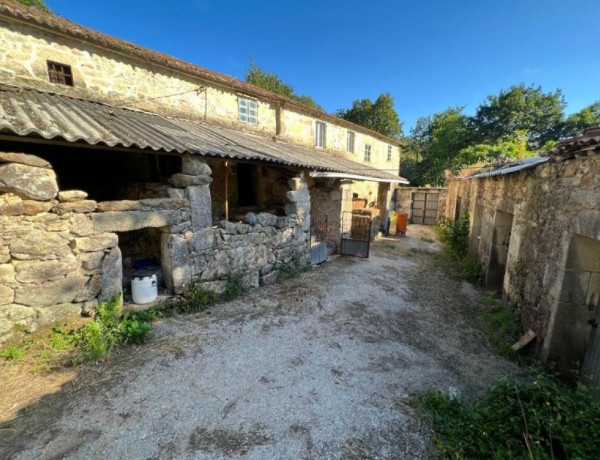 CASA TRADICIONAL GALLEGA, con ,más de 7.000 m2 de terreno urbano!