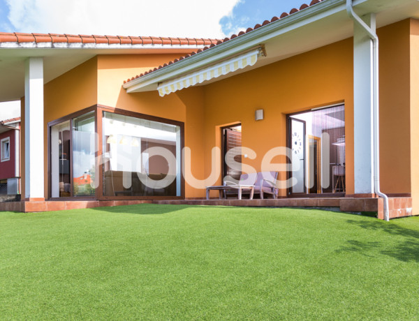 House-Villa For sell in Carballo in La Coruña 