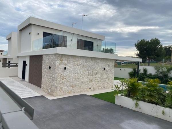 Casa o chalet independiente en venta en avenida Torrevieja Mz II, 27