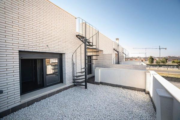 Chalet adosado en venta en Ronda de Castilla Oeste, 177