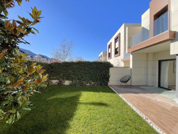 Chalet adosado en venta en avenida del Delta del Ebro, 12