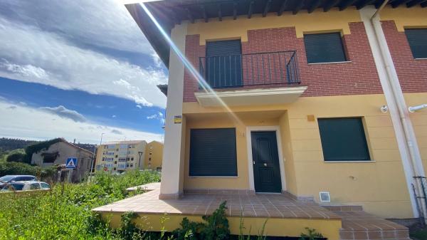 Chalet pareado en venta en calle Concepción Arenal, 34-, 48