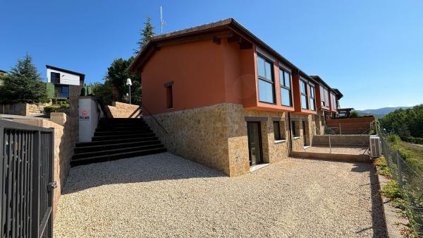 Chalet adosado en venta en calle Esther Ortiz de Alday, 67