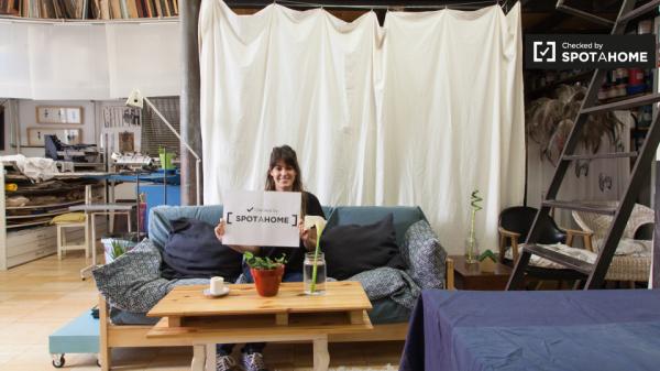 Habitación ordenada en apartamento de 3 dormitorios en Lavapiés, Madrid