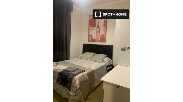 Rooms for rent in 3-bedroom apartment in Bilbao