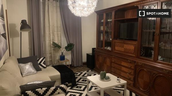 Rooms for rent in 3-bedroom apartment in Bilbao