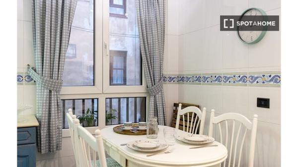 Stylowy pokój w 7-pokojowym apartamencie w Indautxu, Bilbao