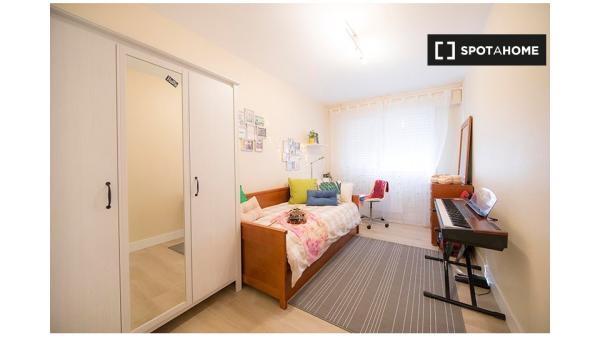 Habitación en apartamento de 3 dormitorios en Begoña, Bilbao