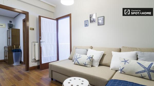 Furnished room in 4-bedroom apartment in Ibaiondo, Bilbao