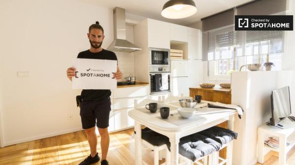 Habitación moderna en apartamento de 3 dormitorios en Begoña, Bilbao