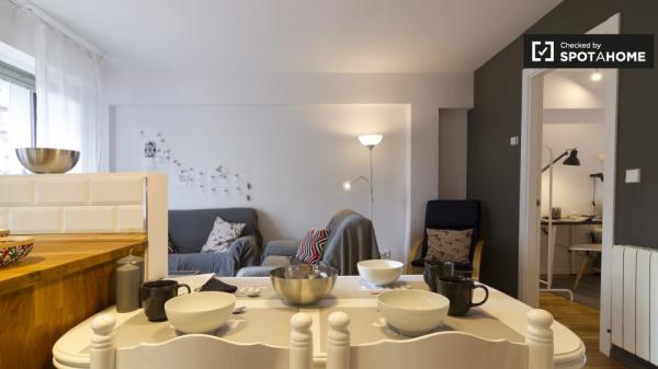 Habitación moderna en apartamento de 3 dormitorios en Begoña, Bilbao