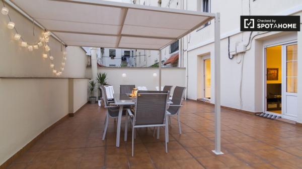 Przestronny pokój w apartamencie z 8 sypialniami w Abando, Bilbao