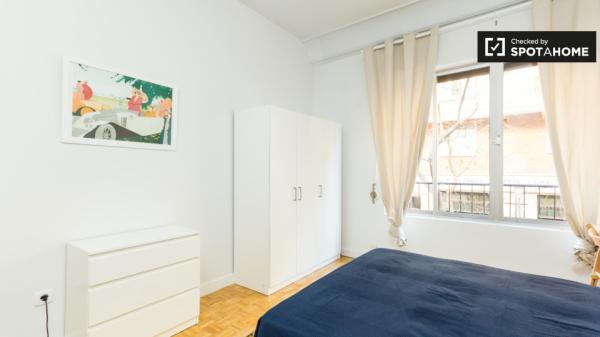 Elegant room in shared apartment in Malasaña, Madrid