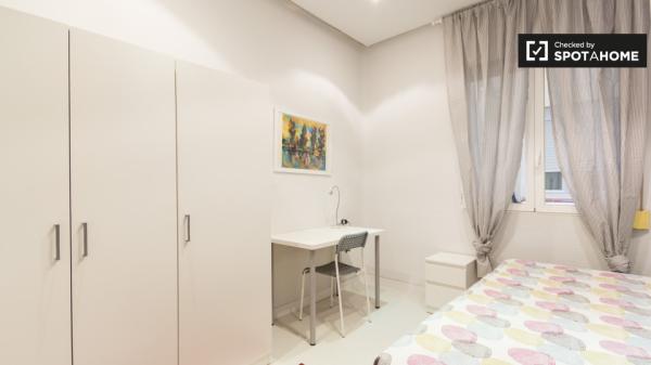 Elegant room in shared apartment in Malasaña, Madrid