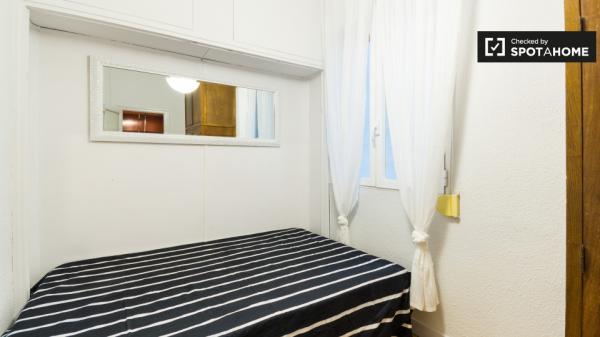 Elegant room in shared apartment in Malasaña, Madrid