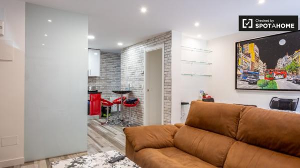 Alquiler de habitaciones en apartamento de 3 dormitorios en Alcobendas, Madrid