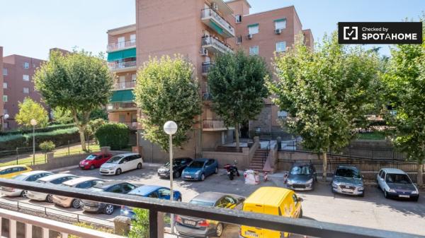 Alquiler de habitaciones en apartamento de 3 dormitorios en Alcobendas, Madrid