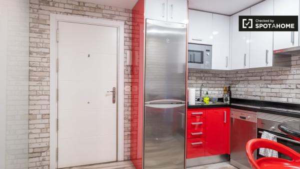 Alquiler de habitaciones en apartamento de 3 dormitorios en Alcobendas, Madrid