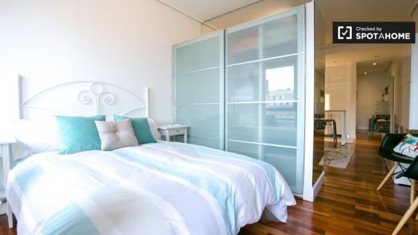 Stylish studio apartment for rent in Basurto, Bilbao